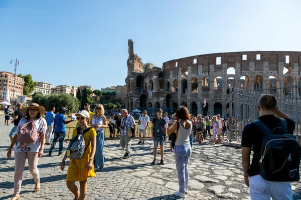 How can tourists explore the hidden historical gems of Chester without overspending?