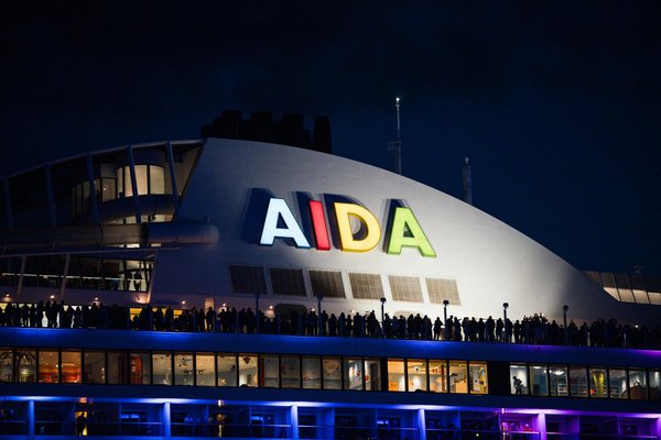 Discover the Top UK Destinations for Mastering the Art of Traditional British Candle Making